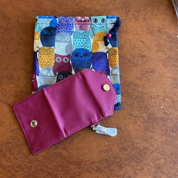 Thirty-one Letters from London wallet and Timeless Memory Pouch in Guess Hoo. - Picture 4 of 6